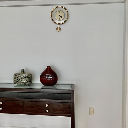 One Bedroom Queen Bed Sharing Washroom In Tiger Sweet House License## 리치먼드 외부 사진