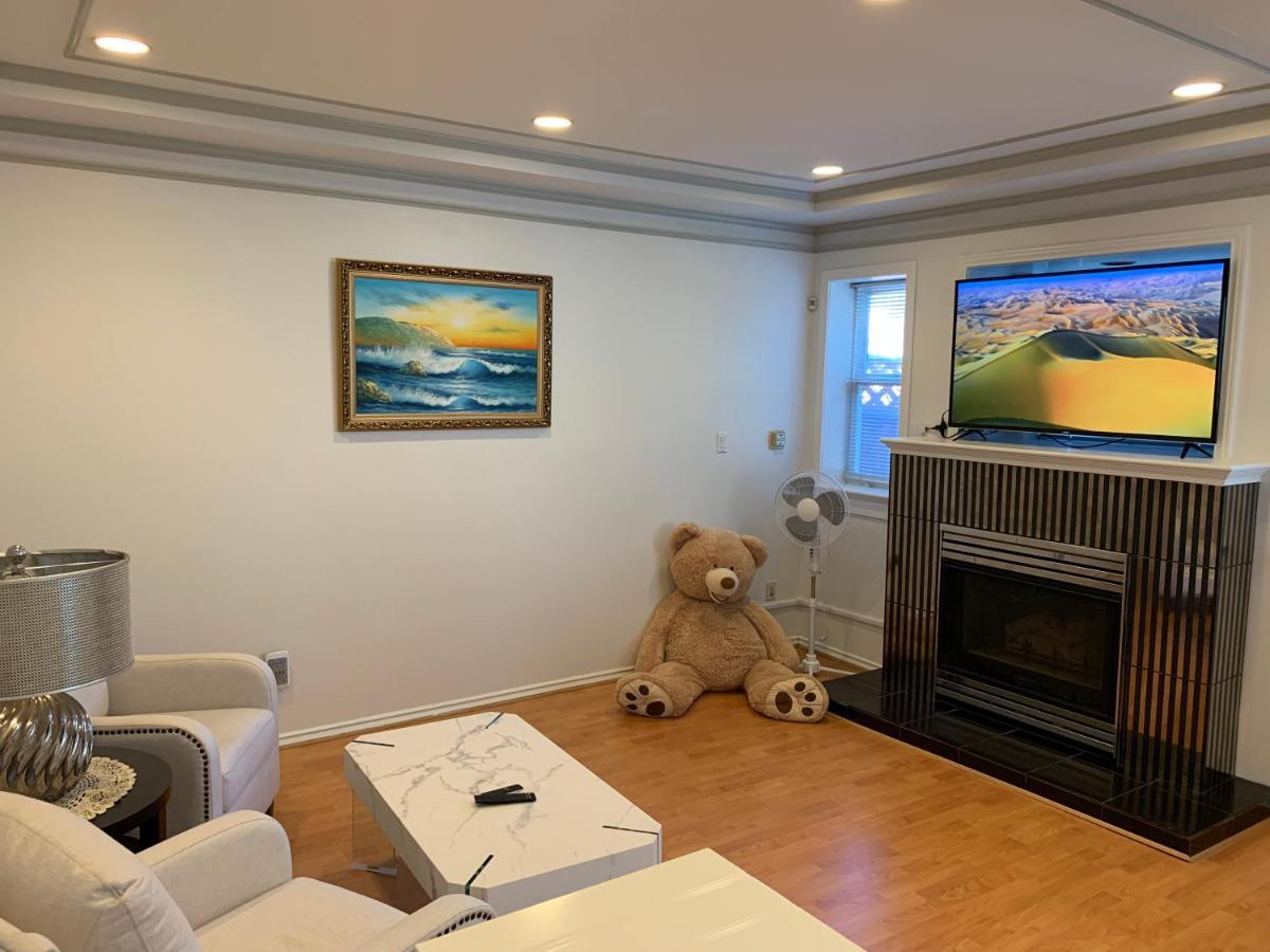 One Bedroom Queen Bed Sharing Washroom In Tiger Sweet House License## 리치먼드 외부 사진