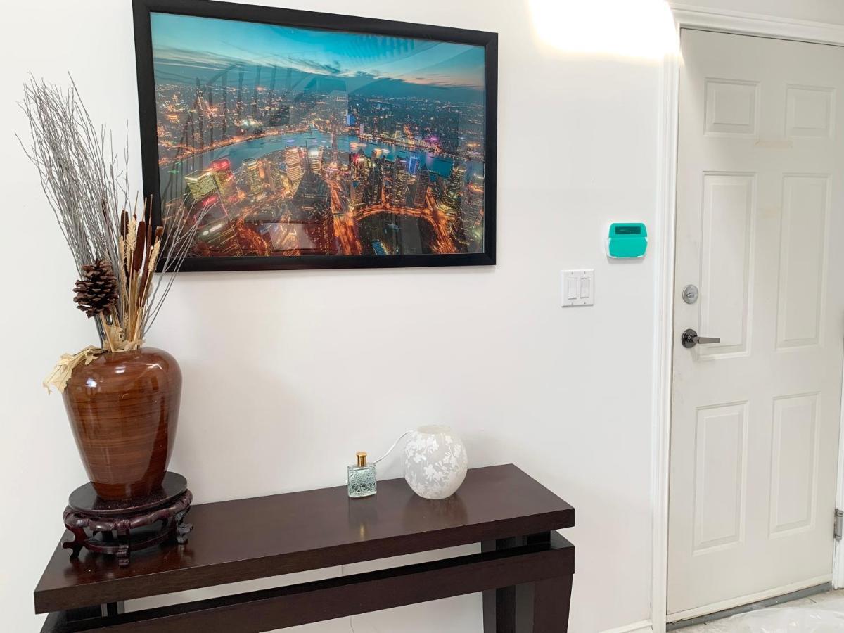 One Bedroom Queen Bed Sharing Washroom In Tiger Sweet House License## 리치먼드 외부 사진