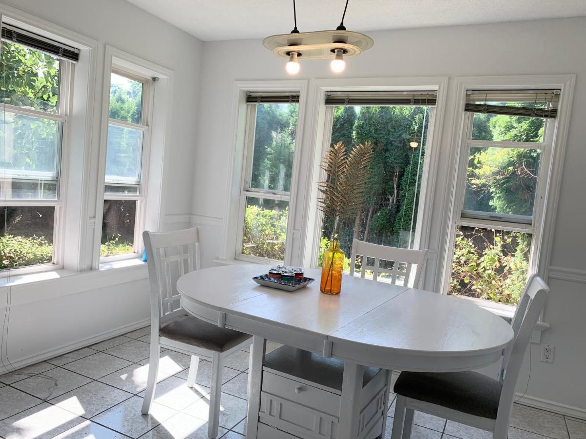 One Bedroom Queen Bed Sharing Washroom In Tiger Sweet House License## 리치먼드 외부 사진