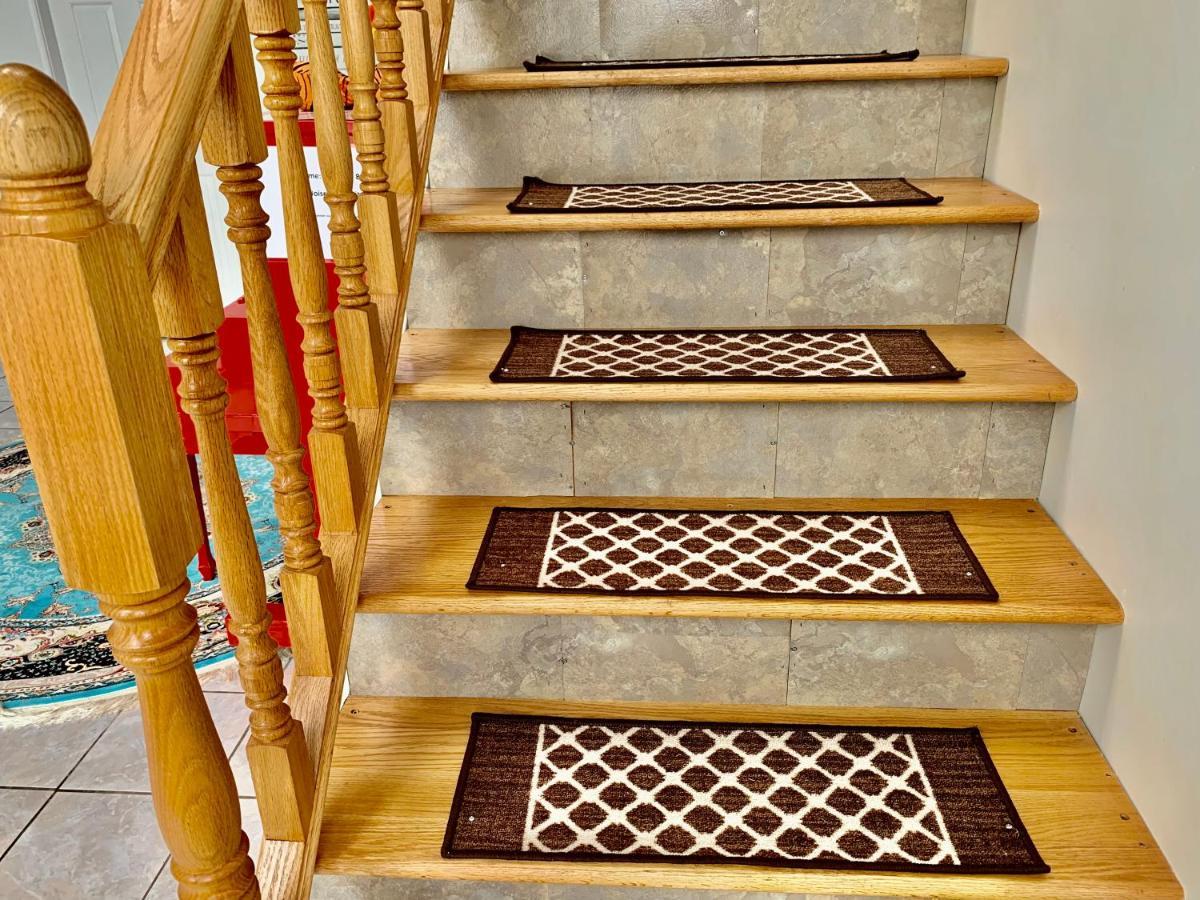 One Bedroom Queen Bed Sharing Washroom In Tiger Sweet House License## 리치먼드 외부 사진