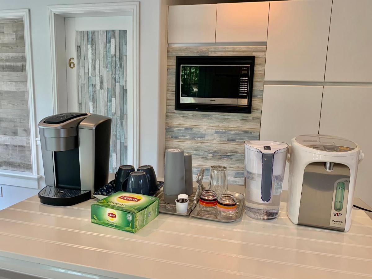 One Bedroom Queen Bed Sharing Washroom In Tiger Sweet House License## 리치먼드 외부 사진
